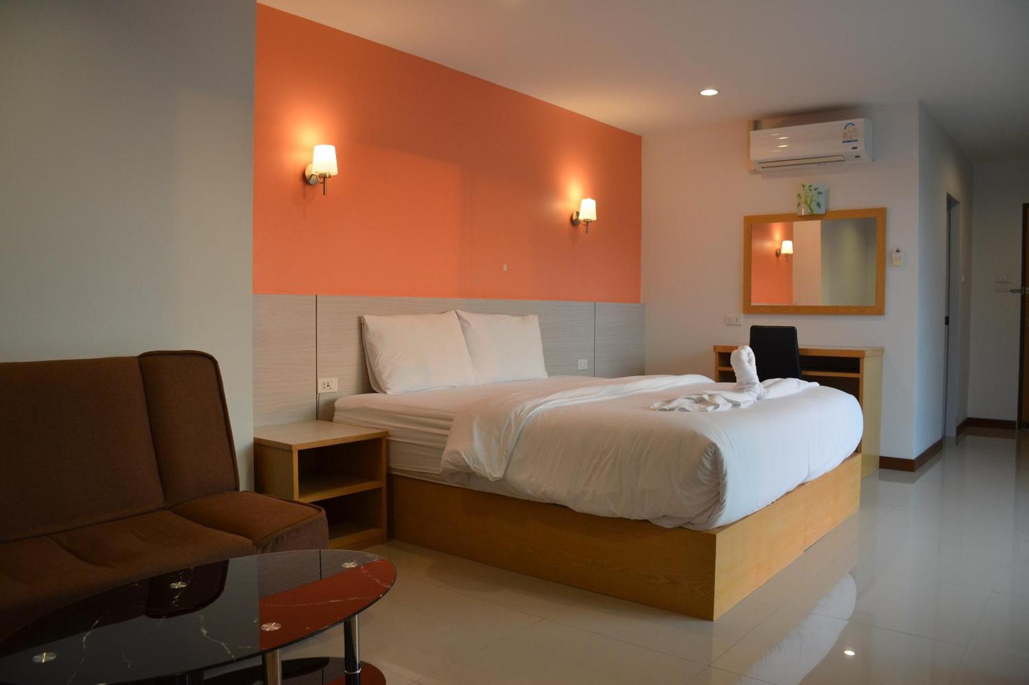 The Base Hua Hin Hotel Kültér fotó