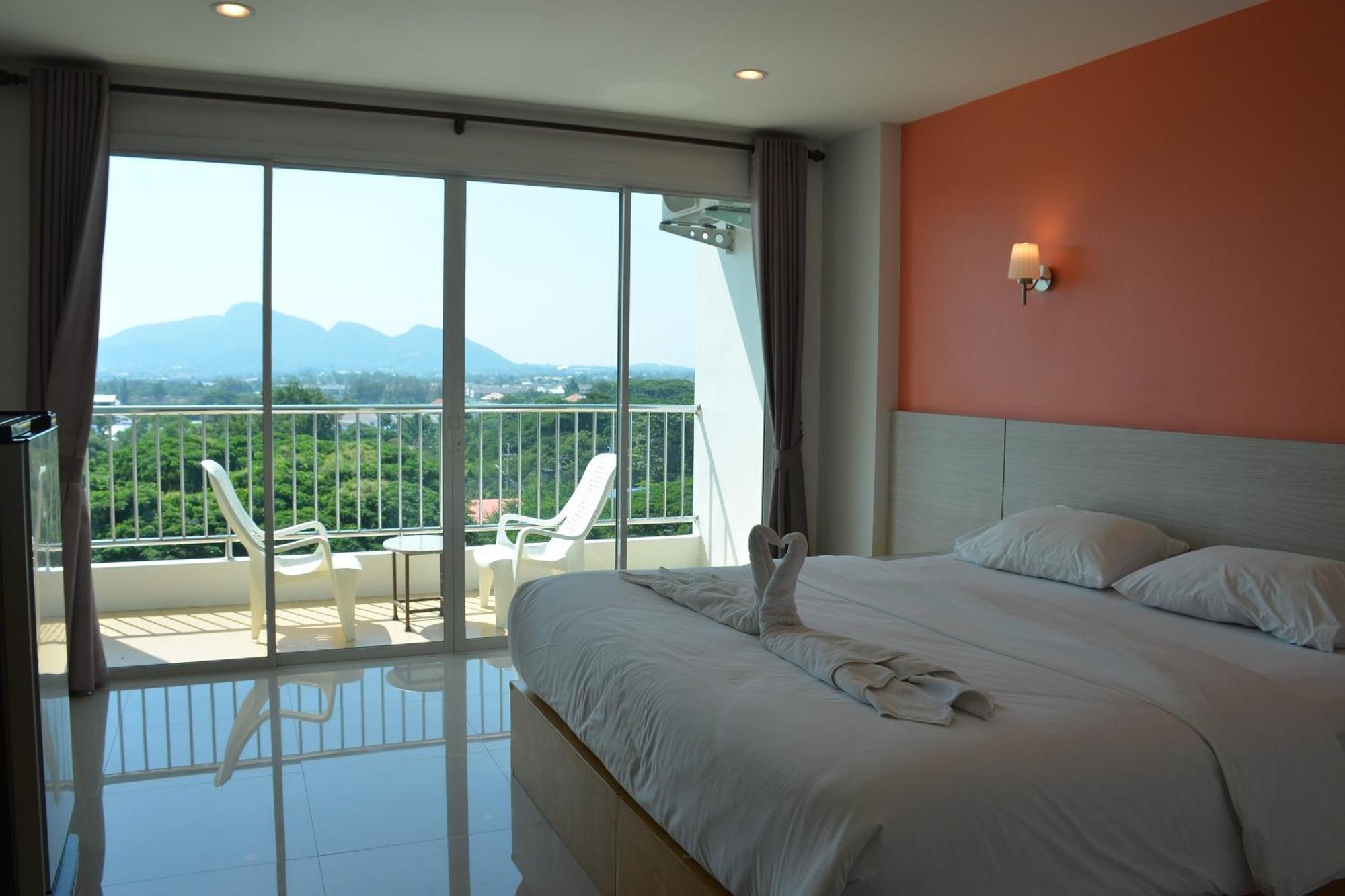The Base Hua Hin Hotel Kültér fotó